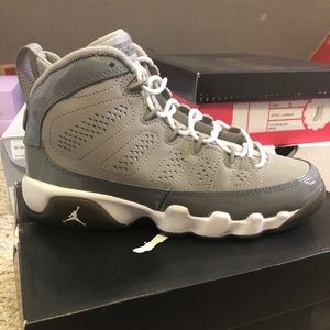 Boys Cool Grey 9s Jordan
